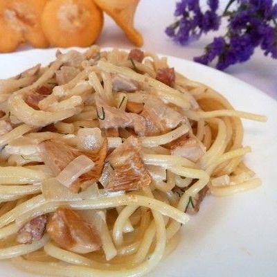 Спагетти с лисичками в сливочном соусе