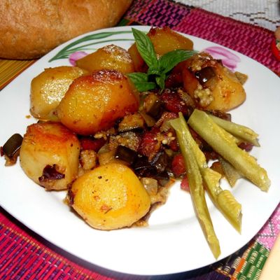 Гуцульская картошечка с колбасой и солеными огурцами