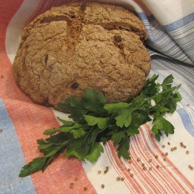 Пряный ржано-пшеничный хлеб с кориандром, тмином и барбарисом