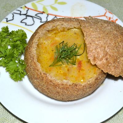 Сырный суп-солянка в хлебе