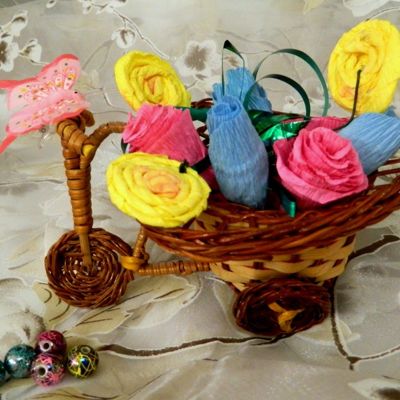 Поделка из гофрированной бумаги Велосипед с цветами