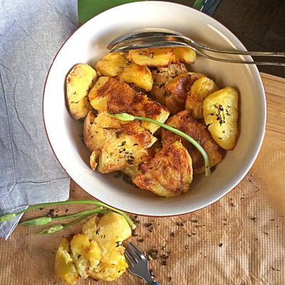 Картофель жареный в духовке с ароматом утки и чеснока