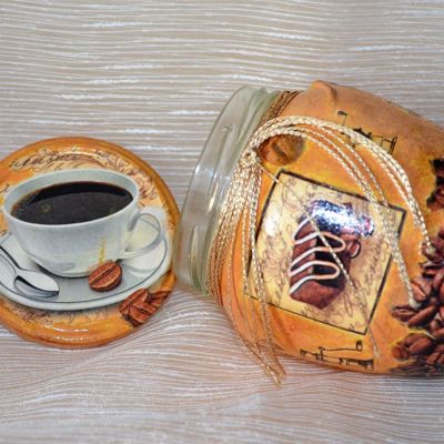 Декор стеклянной банки под кофе с помощью техники декупаж