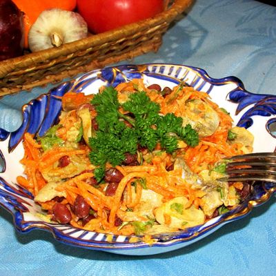 Салат с фасолью, грибами и морковкой по-корейски