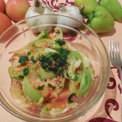 Острый салат из зеленых помидоров