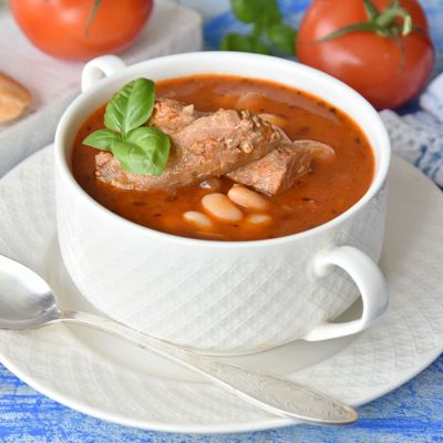 Густой томатный суп с консервированным тунцом