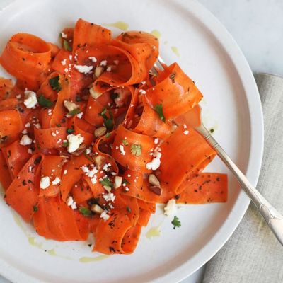 Вкусный морковный салат меньше чем за полчаса