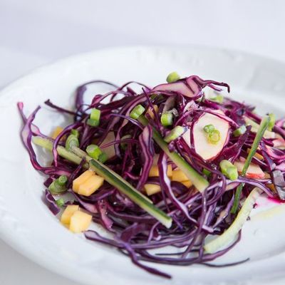 Лёгкий весенний салат без майонеза - безопасный для фигуры