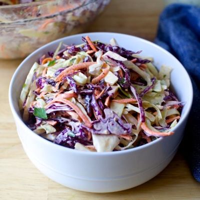 Простой и вкусный салат из капусты на 8 марта