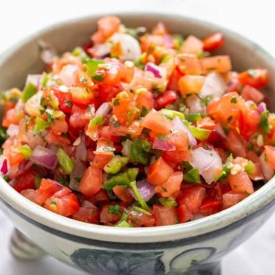 Овощной салат с помидорами по-мексикански