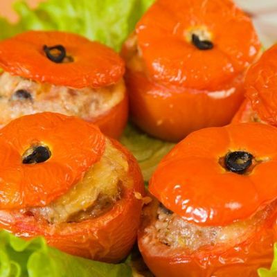 Вкуснейшие фаршированные помидоры с маслинами и сыром