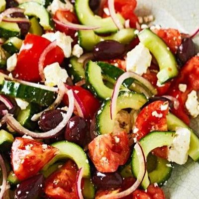 Греческий салат - свежие овощи с фетой