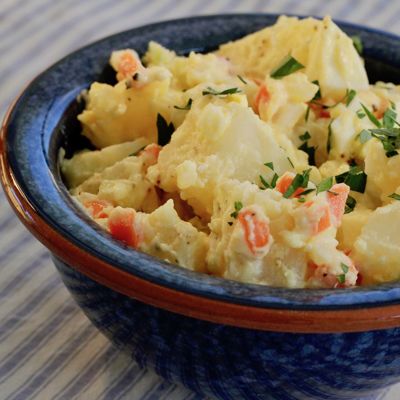Сытный салат из картошки и яиц