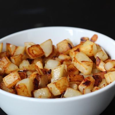 Жареная картошка с луком и чесноком в сливочном масле