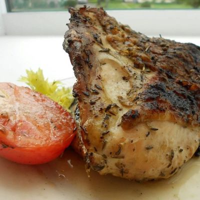 Курица по-гречески с ароматными травами