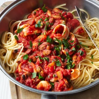 Вкуснейшие спагетти с томатным соусом и морепродуктами