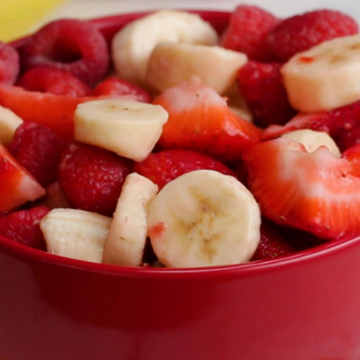 Вкусный фруктовый салат с бананом и ягодами - проверенный рецепт