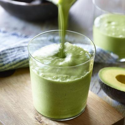 Потрясающий зелёный напиток из авокадо и шпината - всего 15 минут и готово