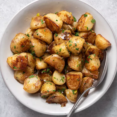 Аппетитный новогодний гарнир - хрустящая картошка с чесноком