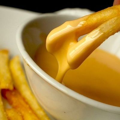 Как приготовить сырный соус к чипсам и картошке фри