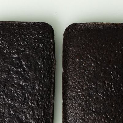 Простой десерт: шоколадные кирпичики в духовке