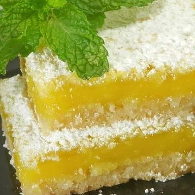 Нежный лимонный пирог со сладкой посыпкой
