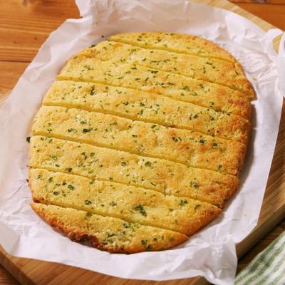 Вкусный и ароматный чесночный хлеб для кето-диеты