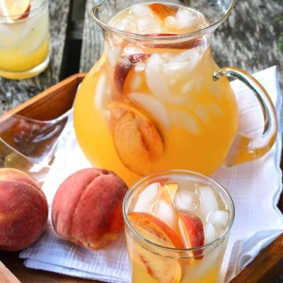 Персиковый алкогольный лимонад для летних вечеринок