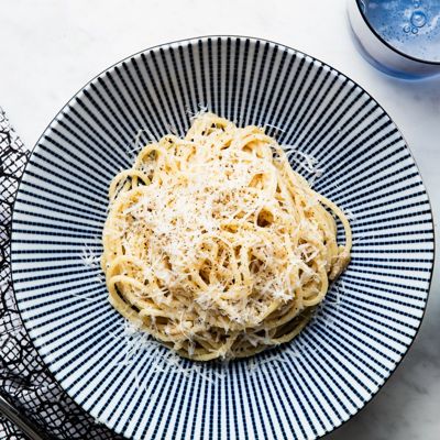 Спагетти в нежном сырном соусе с перцем