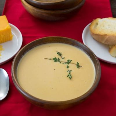 Горячий сырный суп для прохладных осенних дней
