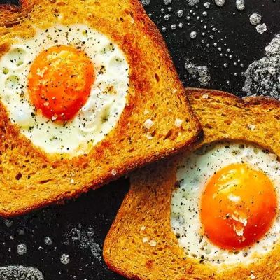 Яичница в тостах - оригинальная идея для быстрого завтрака