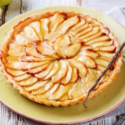Яблочный пирог по-французски с абрикосовой глазурью