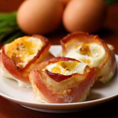 Потрясающий завтрак из яиц и бекона - просто восторг
