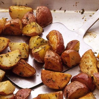 Картошка, запечённая с розмарином - очень простой рецепт