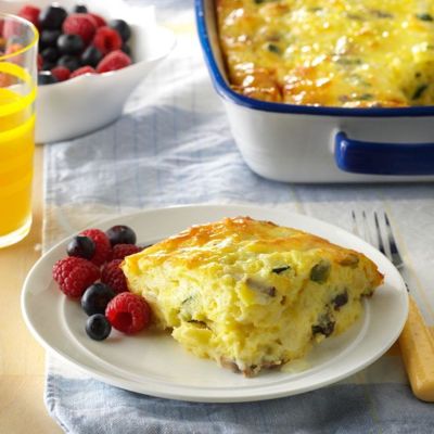 Идея для завтрака: яичная запеканка с сыром и овощами