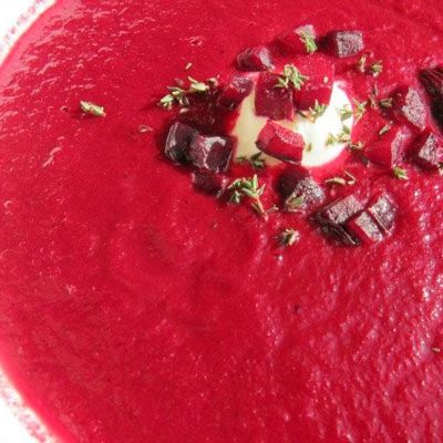 Бесподобный суп-пюре из свеклы: яркий, вкусный и сытный