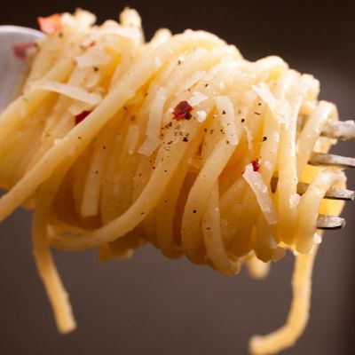 Спагетти с чесноком и сыром как в Италии