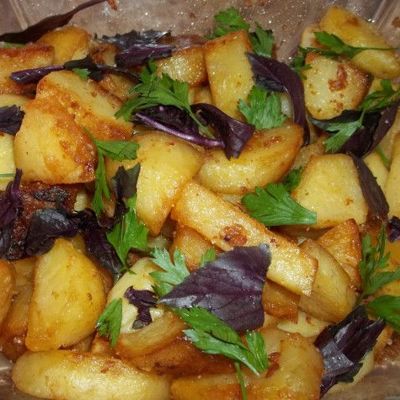 Жареная картошка со сванской солью и зеленью по-грузински