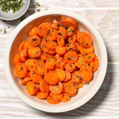 Простейший гарнир из моркови с розмарином и тимьяном