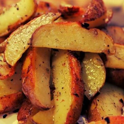 Запечённые картофельные дольки со специями: идеальный гарнир