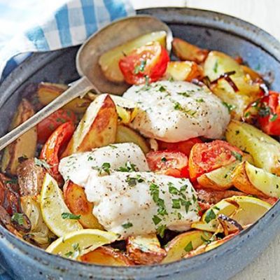 Вкусная запечённая рыба с овощами по-гречески