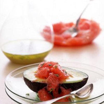 Оригинальный праздничный салат из авокадо с грейпфрутом
