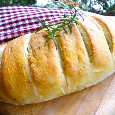 Простой рецепт домашнего хлеба с розмарином в хлебопечке