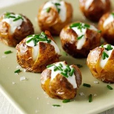 Картошка в мундире со сметаной - вкусно и очень просто