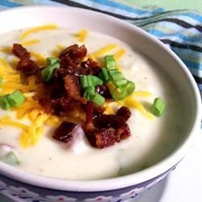 Наваристый картофельный суп с сыром и беконом