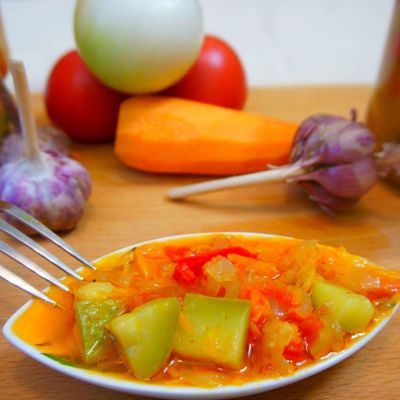 Салат из кабачков на зиму - простой в приготовлении и очень вкусный