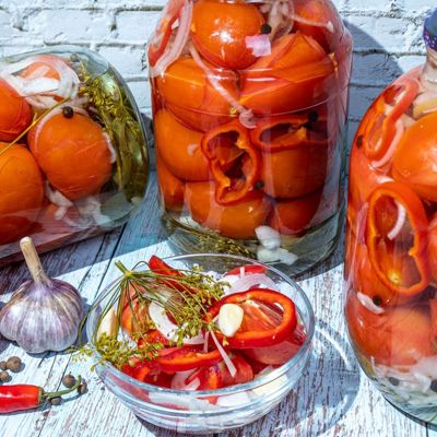 Маринованные помидоры на зиму с болгарским перцем и луком