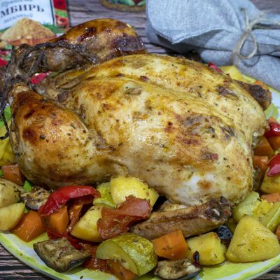 Курица под маринадом с овощами в духовке