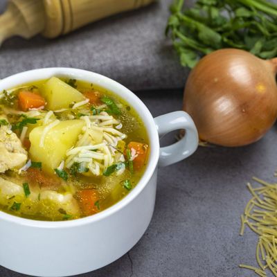 Диетический куриный суп с картошкой и вермишелью