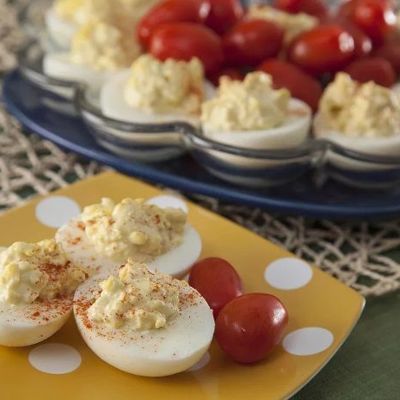 Фаршированные яйца на праздничный стол: готовим просто и вкусно